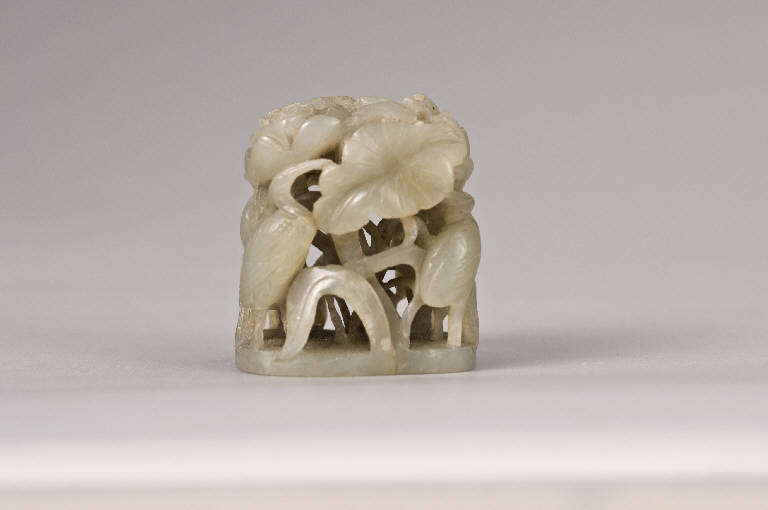 Gru e fiori di loto, ANIMALE e FIORE (scultura, opera isolata) - ambito cinese (sec. XIX)