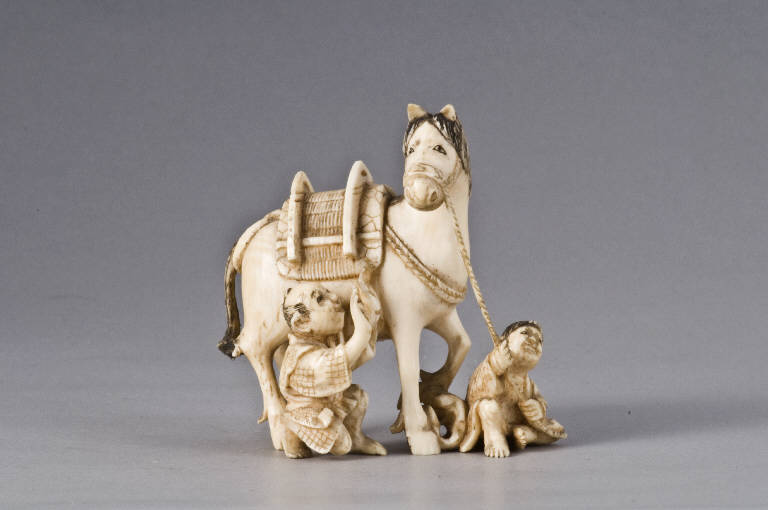 Cavallo e due stallieri, ANIMALE, UOMINI (scultura, opera isolata) - ambito giapponese (ultimo quarto sec. XIX)