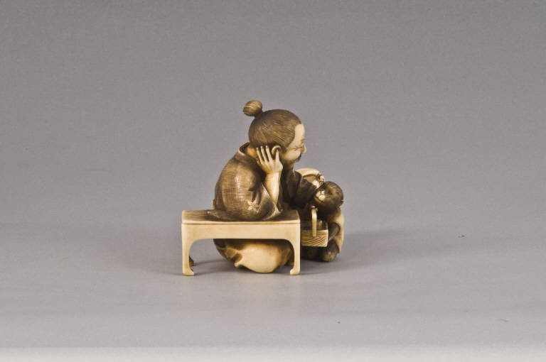 Saggio cinese e scimmia, UOMO, OGGETTI, ANIMALE (scultura, opera isolata) di Munemasa (fine/ inizio secc. XIX/ XX)