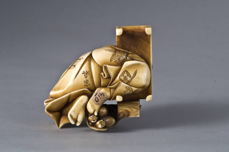 Saggio cinese e scimmia, UOMO, OGGETTI, ANIMALE (scultura, opera isolata) di Munemasa (fine/ inizio secc. XIX/ XX)