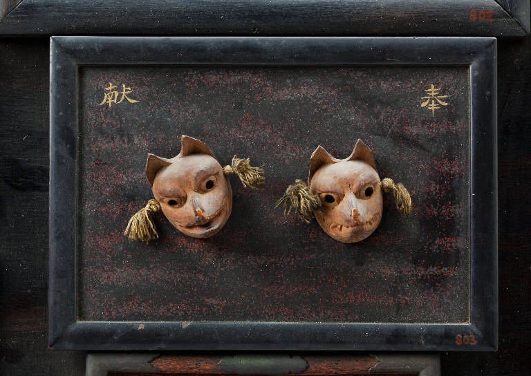 Teste di volpe (tavoletta votiva) - manifattura giapponese (ultimo quarto sec. XIX)