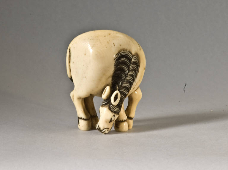 Cavallo che pascola, Animale (scultura, opera isolata) - Scuola di Kyoto (seconda metà sec. XVIII)