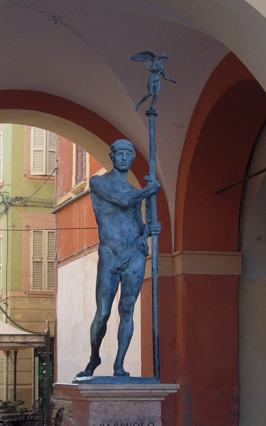 figura di soldato con allegoria della Vittoria (monumento ai caduti - a cippo) di Graziosi Giuseppe (sec. XX)