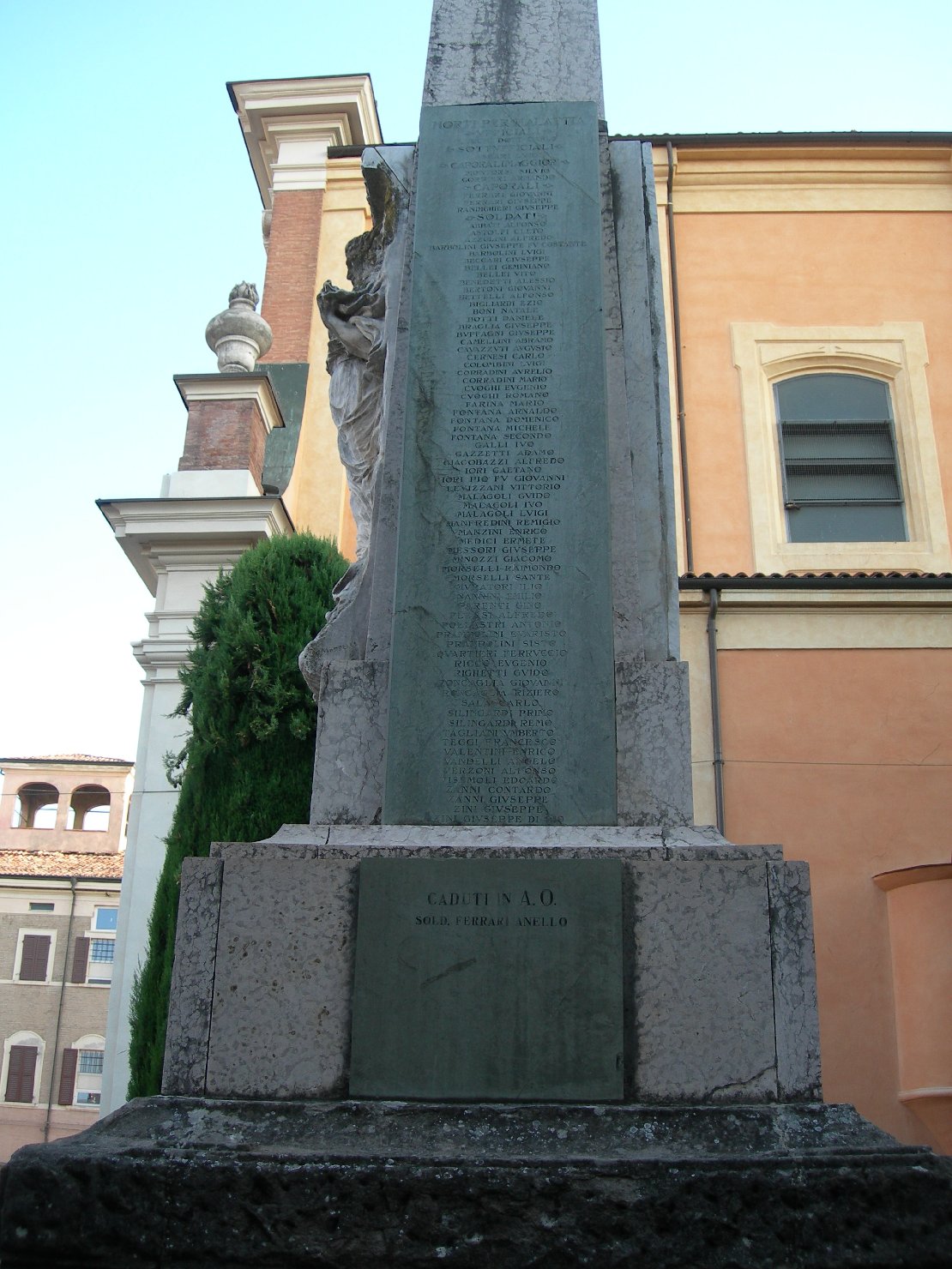 allegoria della Vittoria come donna armata (monumento ai caduti - ad obelisco) - ambito modenese (sec. XX)