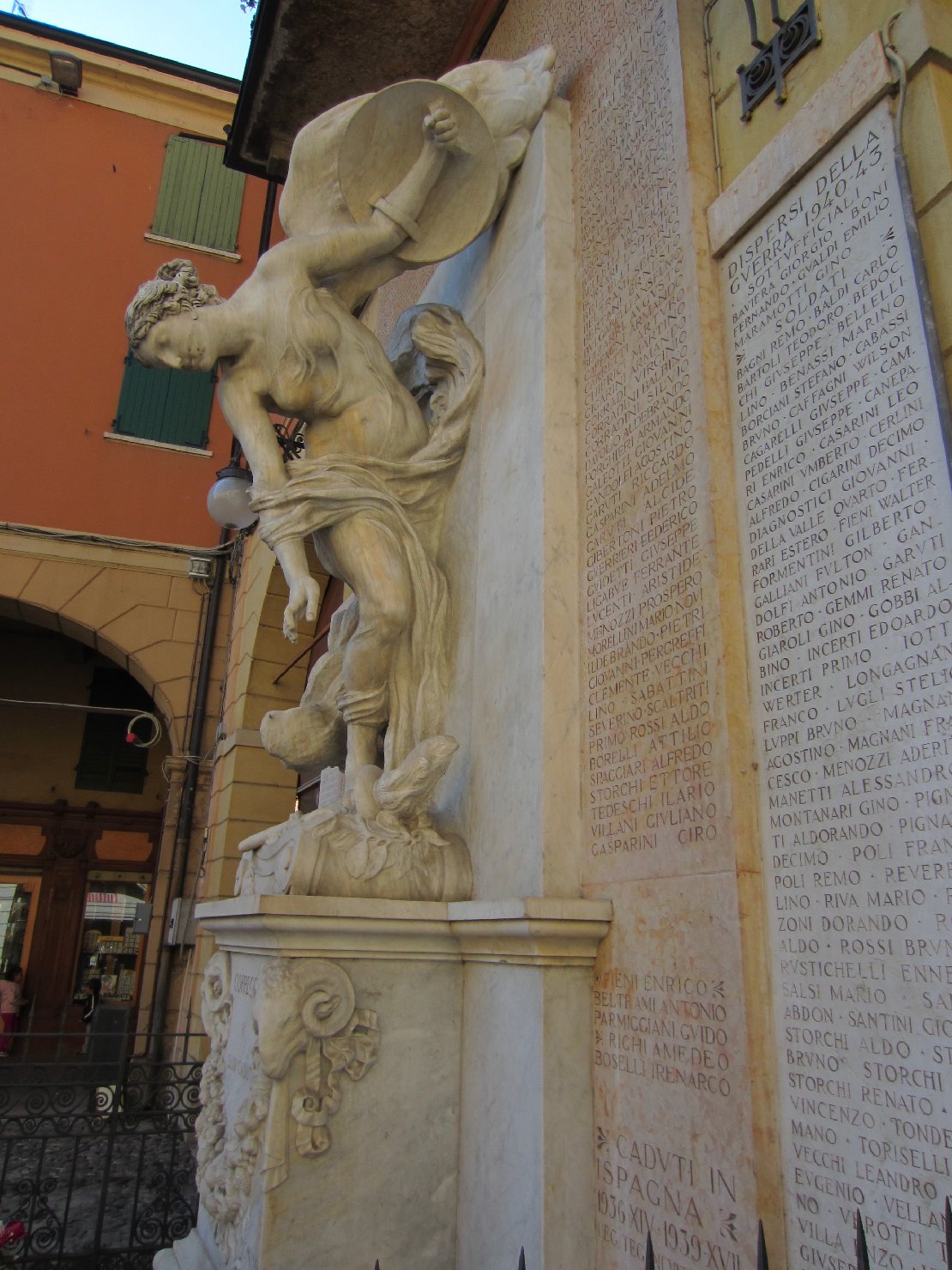 allegoria della Vittoria come donna vestita all'antica (monumento ai caduti - a lapide) di Bistolfi Leonardo (sec. XX)