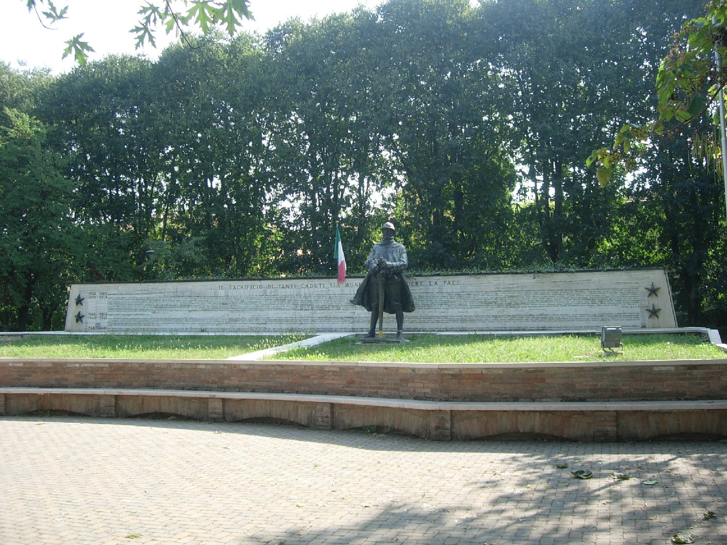 figura del soldato: fante (monumento ai caduti) di Montaguti Silverio (sec. XX, sec. XX)