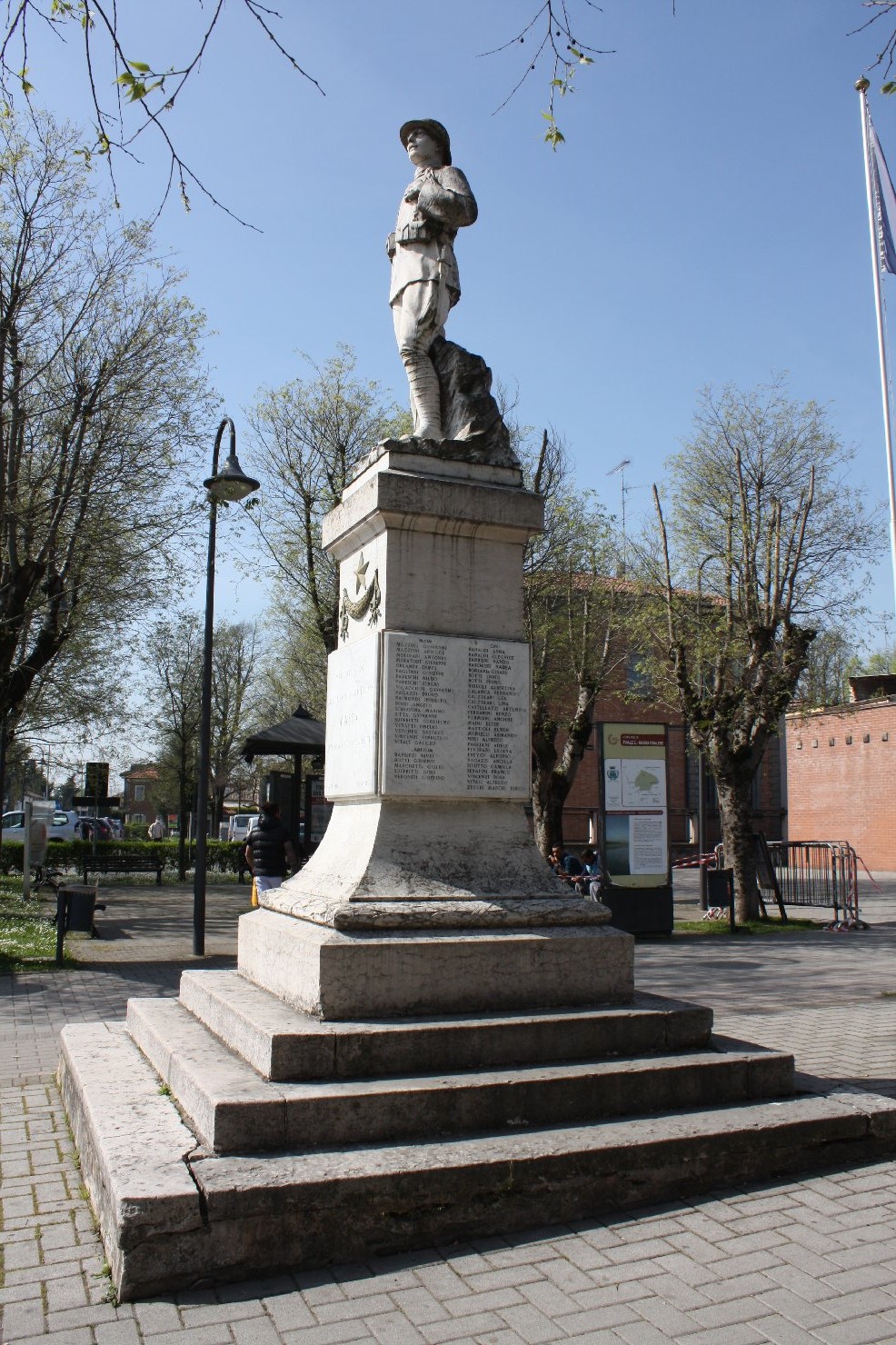figura di soldato: fante (monumento ai caduti - a cippo) - ambito modenese (sec. XX)