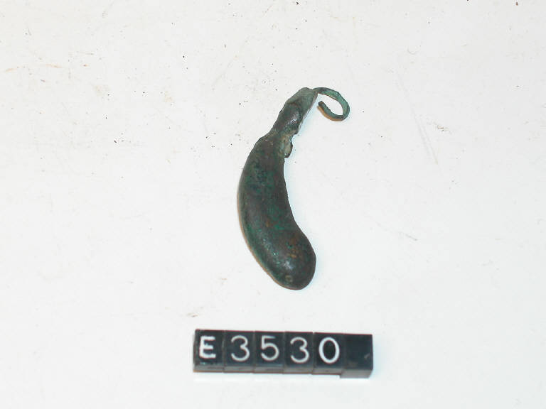 pendaglio - cultura di Golasecca (terzo quarto sec. VI a.C)