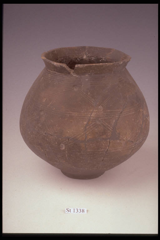 urna biconica - cultura di Golasecca (sec. VII a.C)