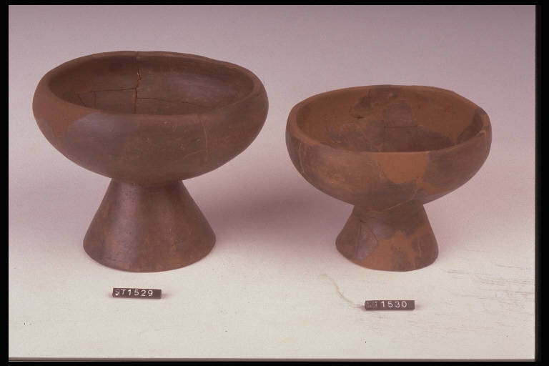 coppa su alto piede - cultura di Golasecca (sec. VII a.C)