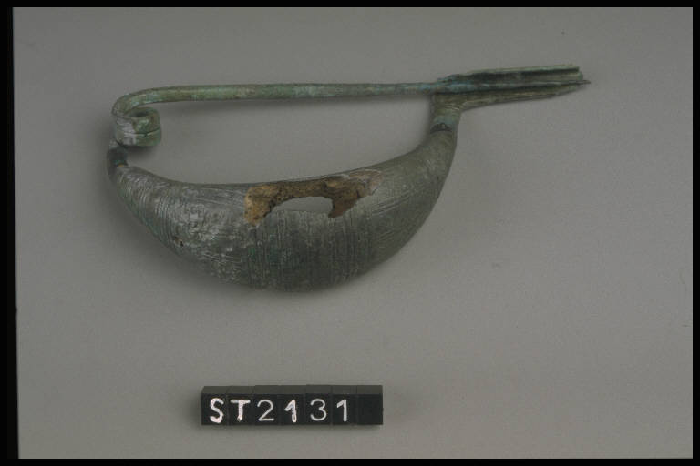 fibula a sanguisuga - cultura di Golasecca (fine/ inizio secc. VI/ V a.C)