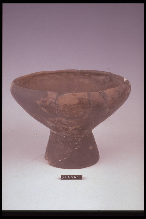 coppa su alto piede - cultura di Golasecca (sec. VII a.C)