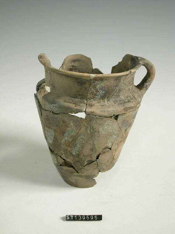 boccale troncoconico - cultura di Golasecca (fine/ inizio secc. VI/ V a.C)