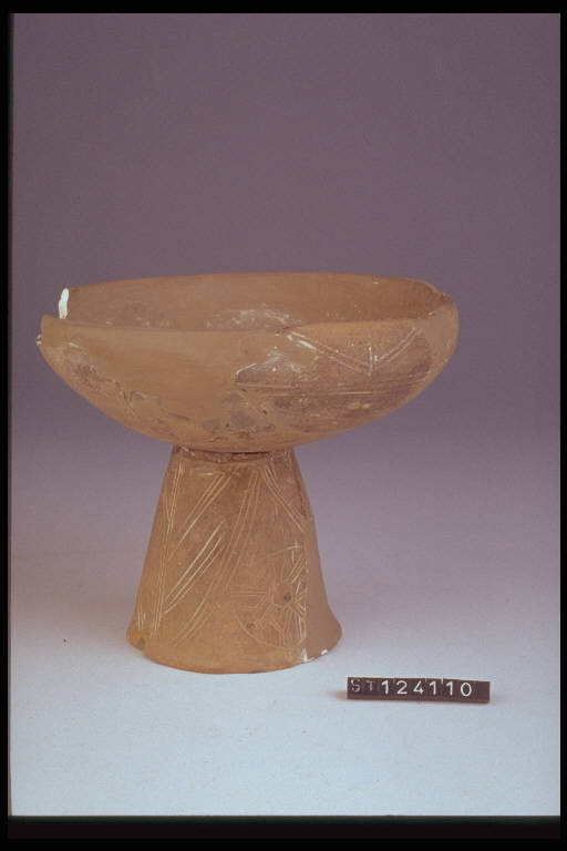 coppa su alto piede - cultura di Golasecca (sec. VII a.C)