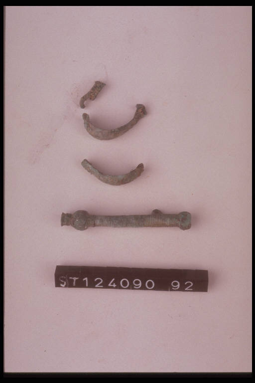 fibula ad arco pieno - cultura di Golasecca (fine/ inizio secc. VI/ V a.C)