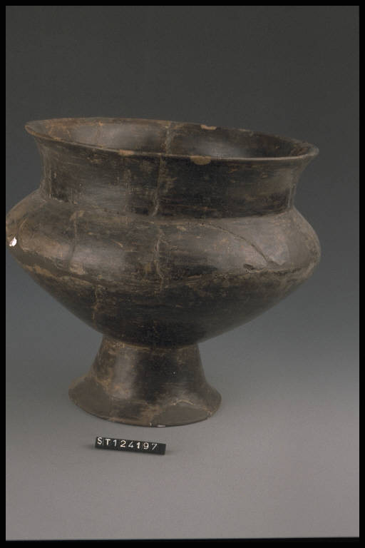 urna - cultura di Golasecca (prima metà sec. VI a.C)