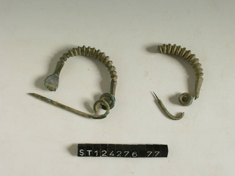 fibula a piccole coste - cultura di Golasecca (prima metà sec. VI a.C)