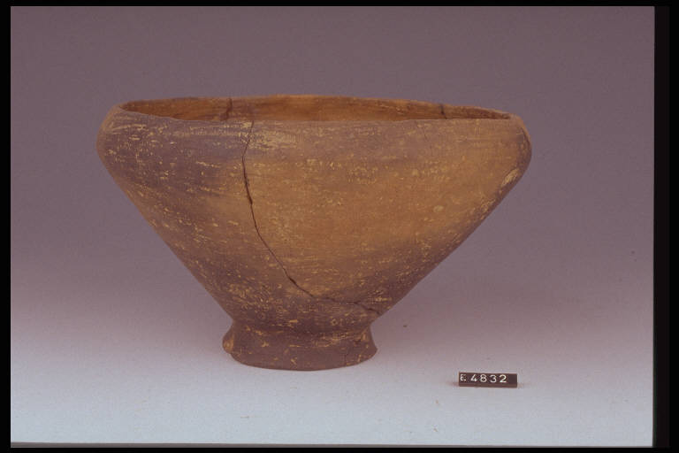 coppa troncoconica - cultura di Golasecca (sec. VII a.C)