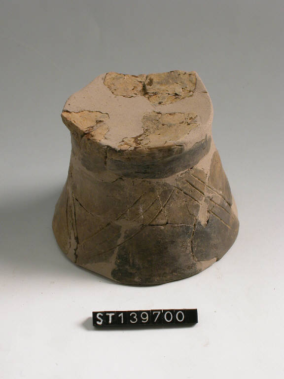 coppa troncoconica - cultura di Golasecca (secc. VIII/ VII a.C)