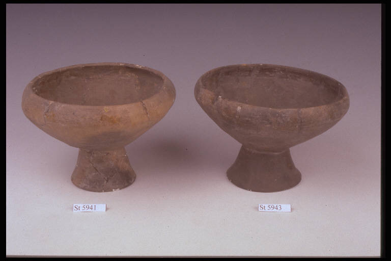 coppa troncoconica - cultura di Golasecca (sec. VII a.C)