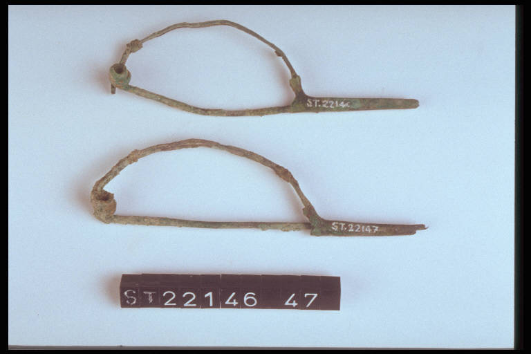 fibula ad arco composito - cultura di Golasecca (secc. VI/ V a.C)