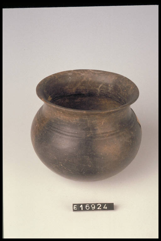 bicchiere globulare - cultura di Golasecca (secc. VII/ VI a.C)