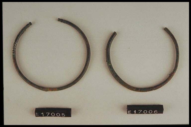 armilla a capi aperti - cultura di Golasecca (fine/ inizio secc. VI/ V a.C)