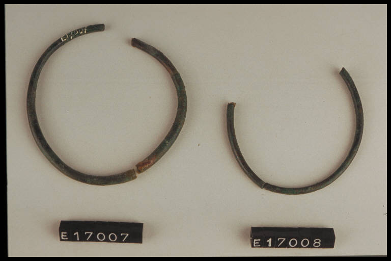 armilla a capi aperti - cultura di Golasecca (fine/ inizio secc. VI/ V a.C)