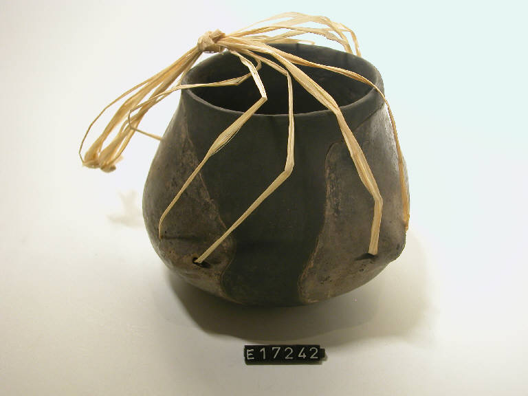 vaso piriforme - cultura della Lagozza (secc. XXX/ XXVI a.C)