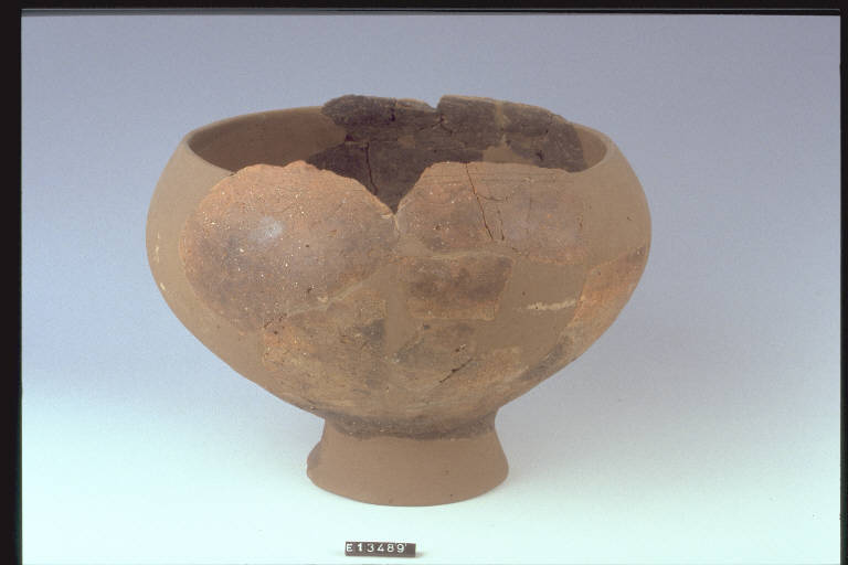 urna - cultura di Golasecca (seconda metà sec. VII a.C)