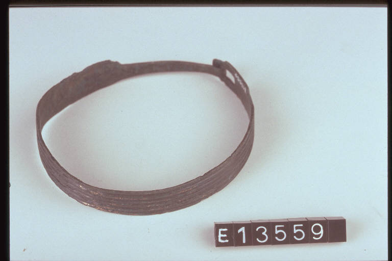 armilla a nastro - cultura di Golasecca (fine/ inizio secc. VI/ V a.C)