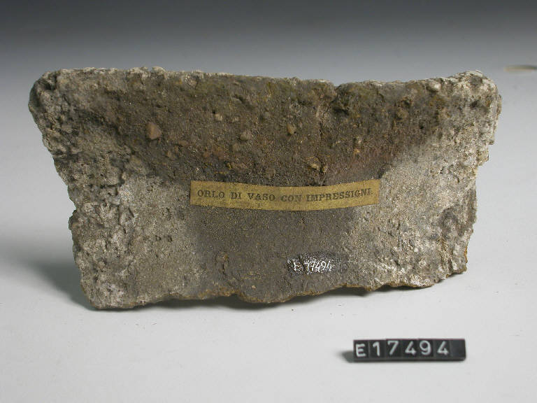 recipiente - periodo Neolitico (secc. LX/ XVI a.C)