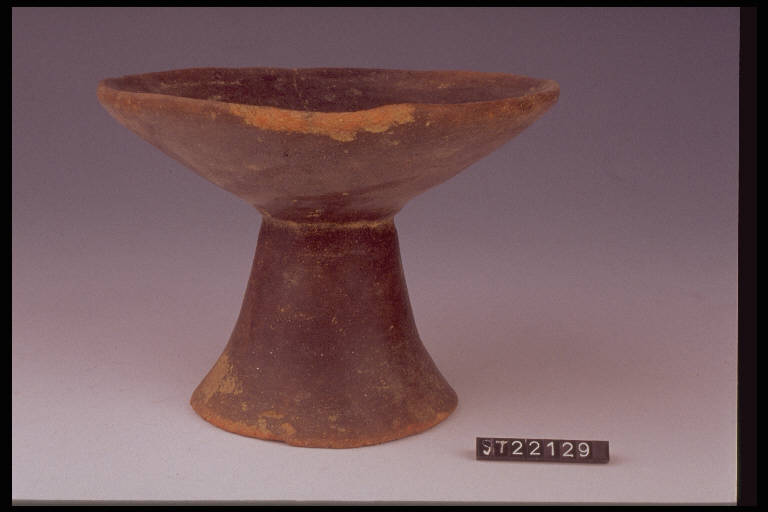 coppa su alto piede - cultura di Golasecca (secc. VIII/ VII a.C)