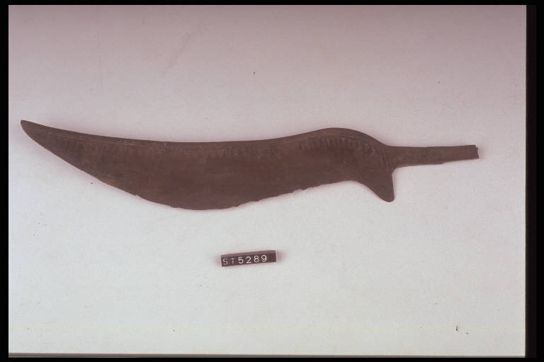 coltello a lama serpeggiante - cultura di Golasecca (secc. VIII/ VII a.C)