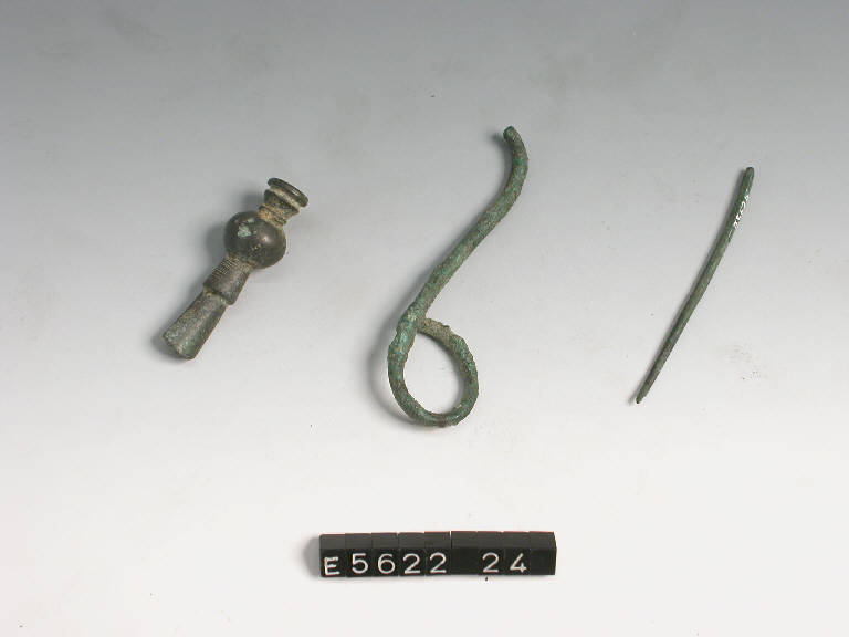 fibula a sanguisuga, DE MARINIS / tipo tardo-alpino - cultura di Golasecca (fine/ inizio secc. V/ IV a.C)
