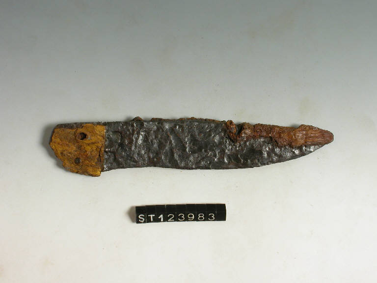 coltello a dorso ricurvo - cultura di Golasecca (secc. VIII/ VII a.C)