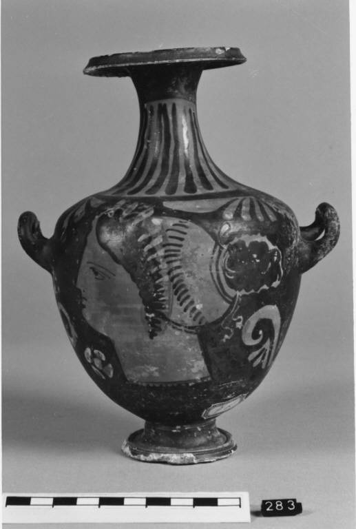 hydria - ambito apulo tardo (seconda metà sec. IV a.C)