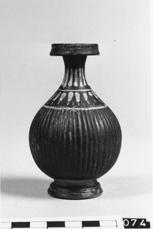 bombylios, Morel 7130 b1 - ambito apulo (ultimo quarto sec. IV a.C)