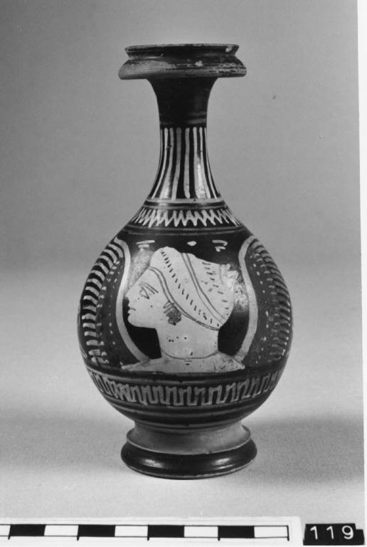 bombylios, Morel 7131a1 - ambito apulo (terzo quarto sec. IV a.C)