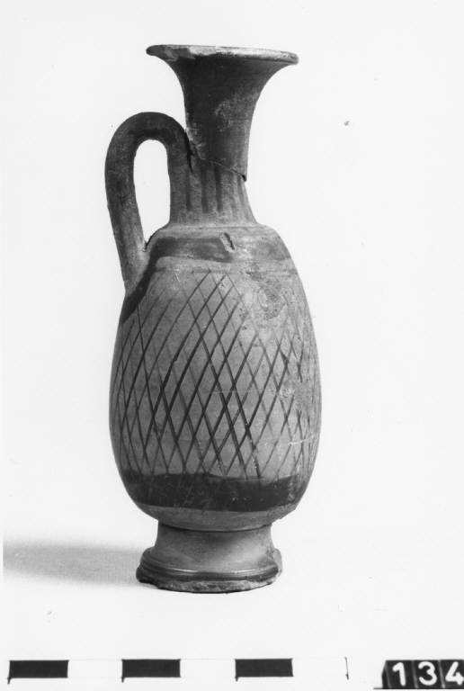 lekythos - ambito apulo (seconda metà sec. IV a.C)
