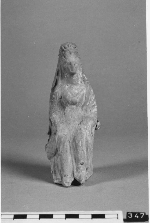 Figura femminile (statuetta) - produzione tarantina (seconda metà sec. IV a.C)
