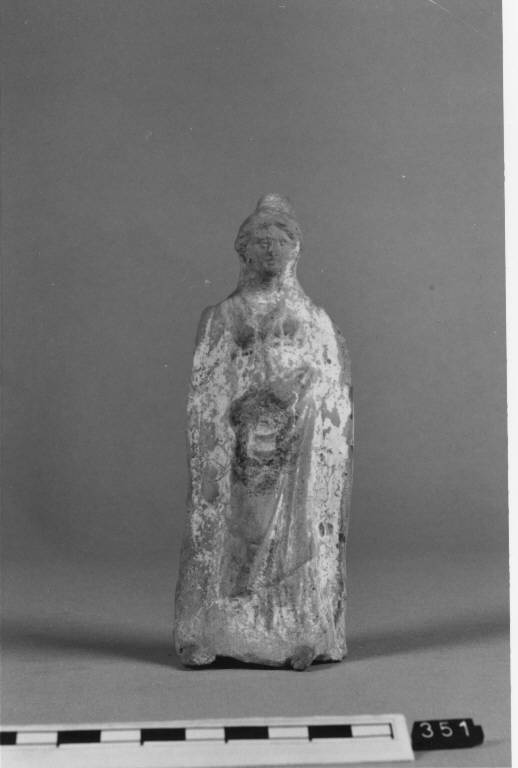 Figura femminile (statuetta) - produzione magno-greca (seconda metà sec. IV a.C)