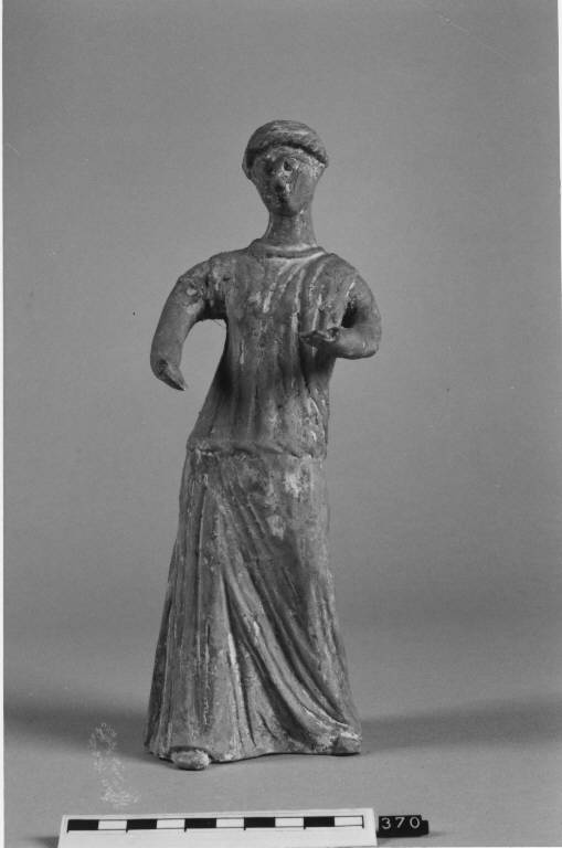 Figura femminile (statuetta) - produzione magno-greca (prima metà sec. III a.C)