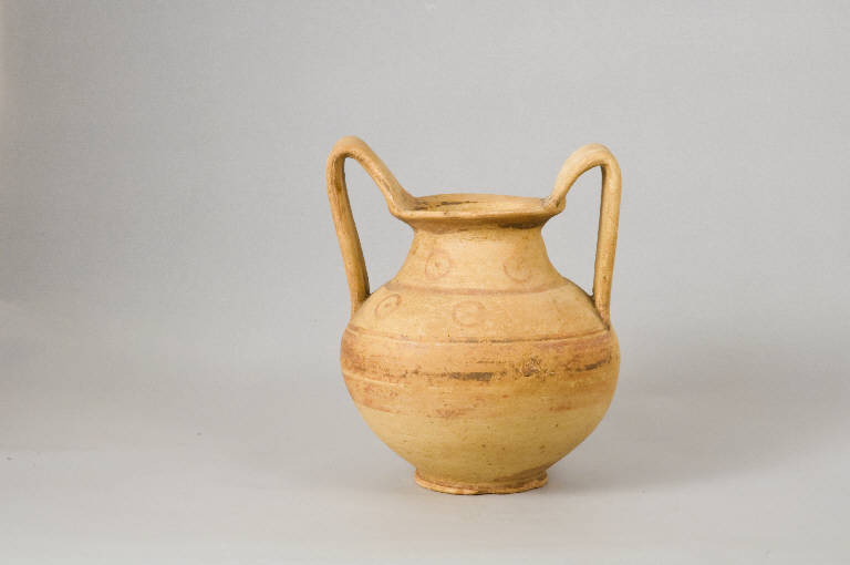 olla carenata ad anse rimontanti (seconda metà sec. IV a.C)