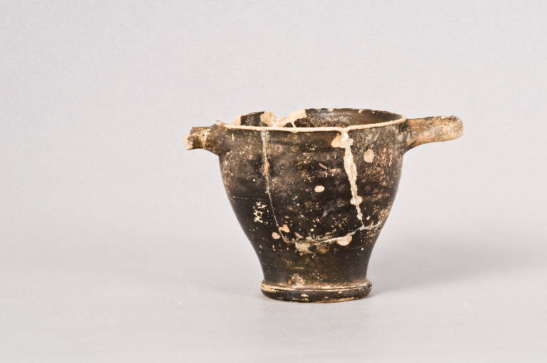 Skyphos, Serie Morel 4373 (prima metà sec. IV a.C)