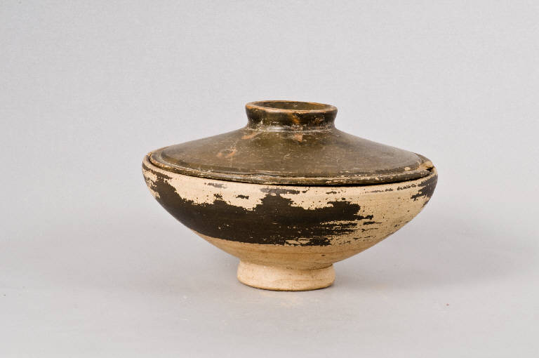 patera/ coperchio, Serie Morel 1742 (seconda metà sec. IV a.C)