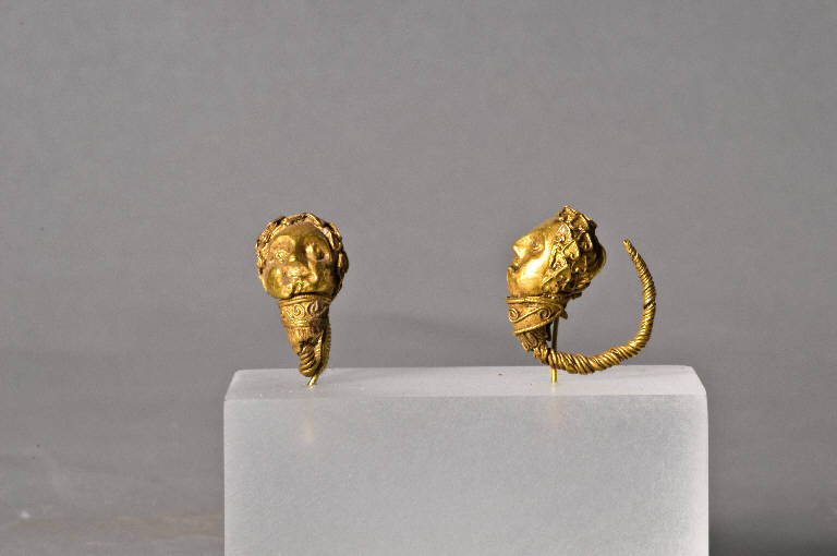 orecchini (secc. IV/ III a.C)