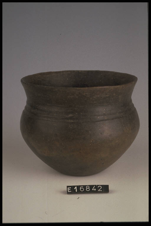 bicchiere carenato - cultura di Golasecca (secc. IX/ VIII a.C)