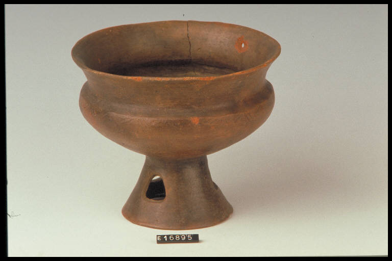 coppa carenata - cultura di Golasecca (secc. VII/ VI a.C)