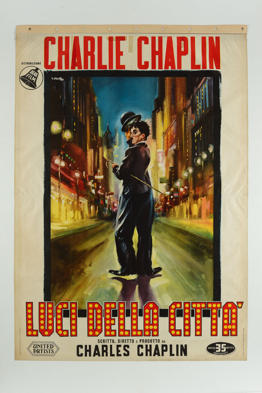 Charlot cammina su una strada di città illuminata (manifesto, stampa composita) di Ciriello Averardo (sec. XX)